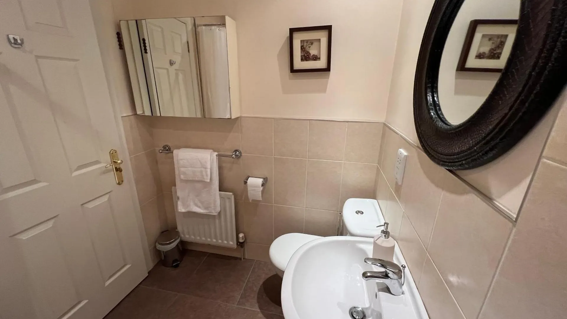 2Br Apartment Bt9 With Balcony Belfast 0*,