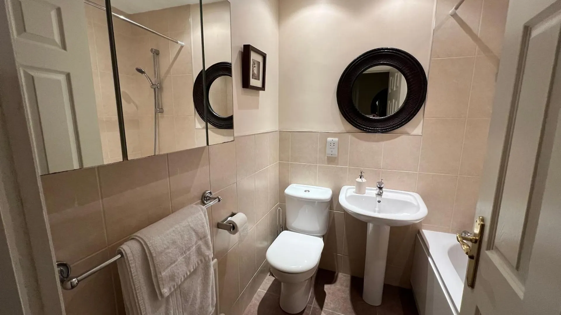 2Br Apartment Bt9 With Balcony Belfast United Kingdom