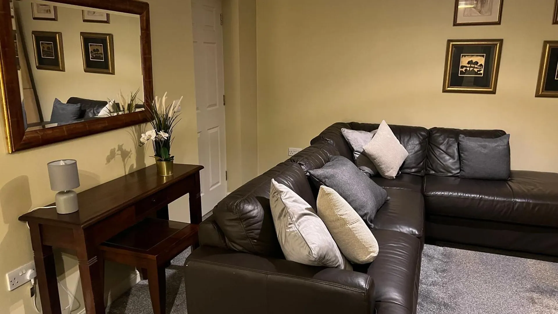 2Br Apartment Bt9 With Balcony Belfast