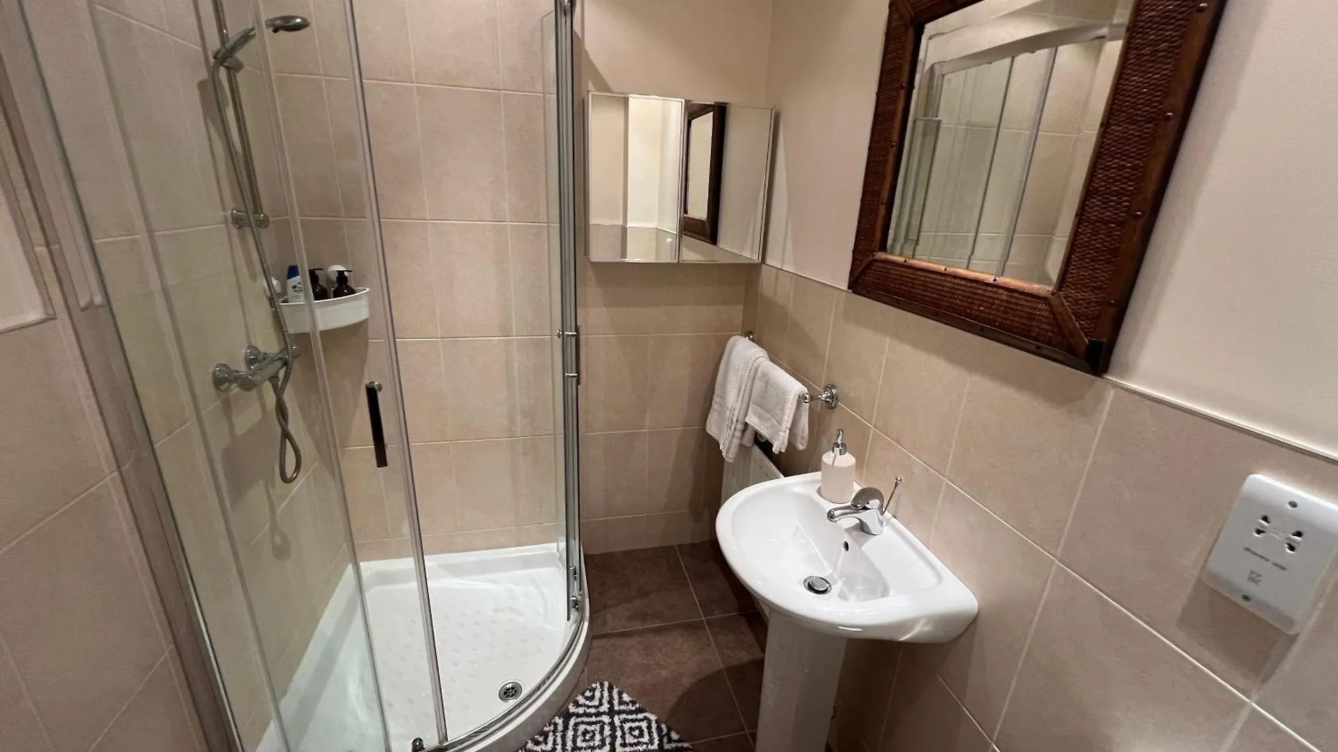 2Br Apartment Bt9 With Balcony Belfast 0*,  Birleşik Krallık